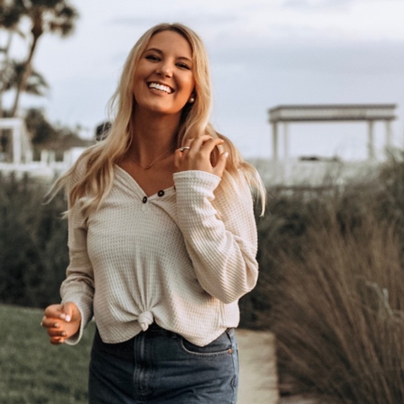 ⚡️Meet your Posher, Dani⚡️ - Picture 4 of 4